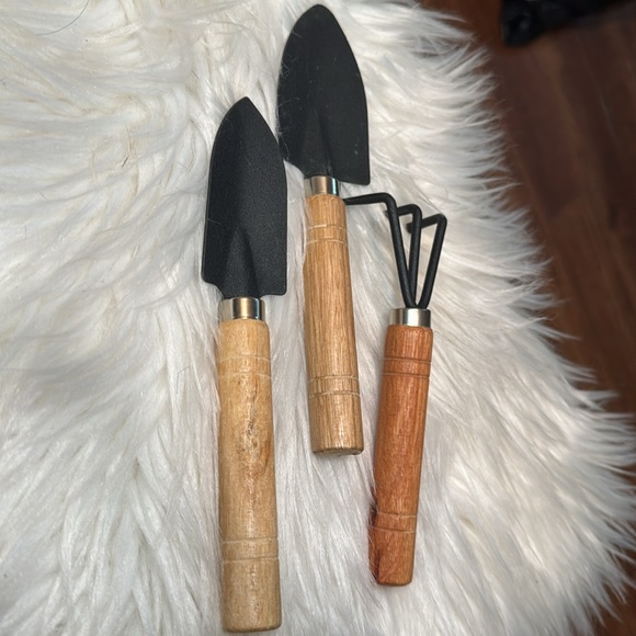 Mini Kid’s 3 Piece Gardening Tools - Great for Fairy Gardens - NWOT - Picture 2 of 3